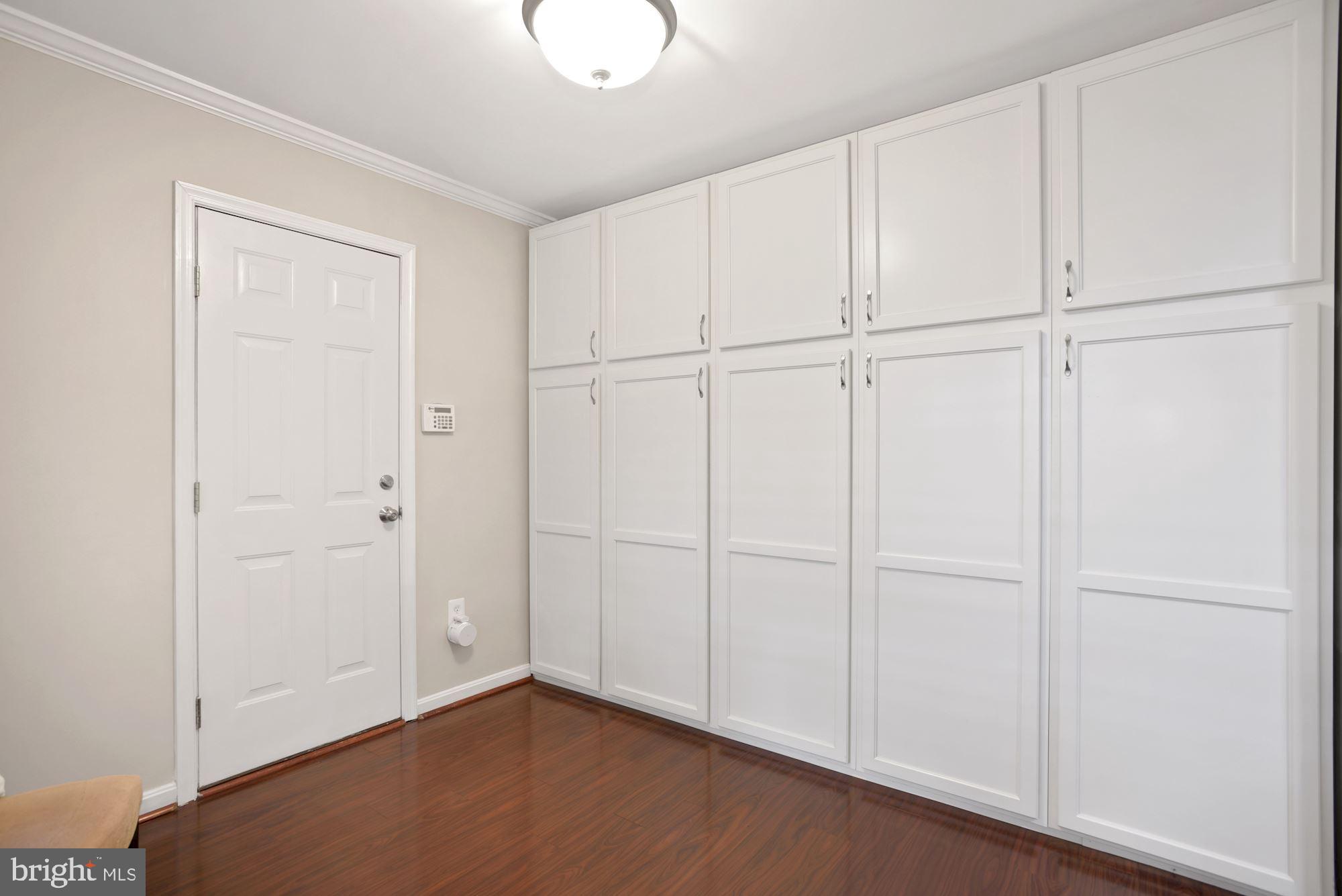 STONEYBROOKE - Residential