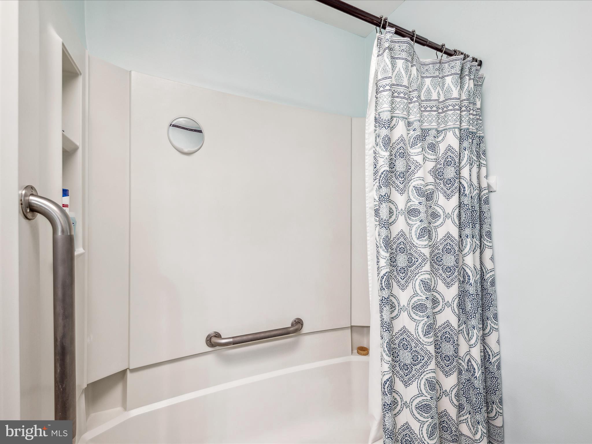 HOLLIS MANOR - Residential