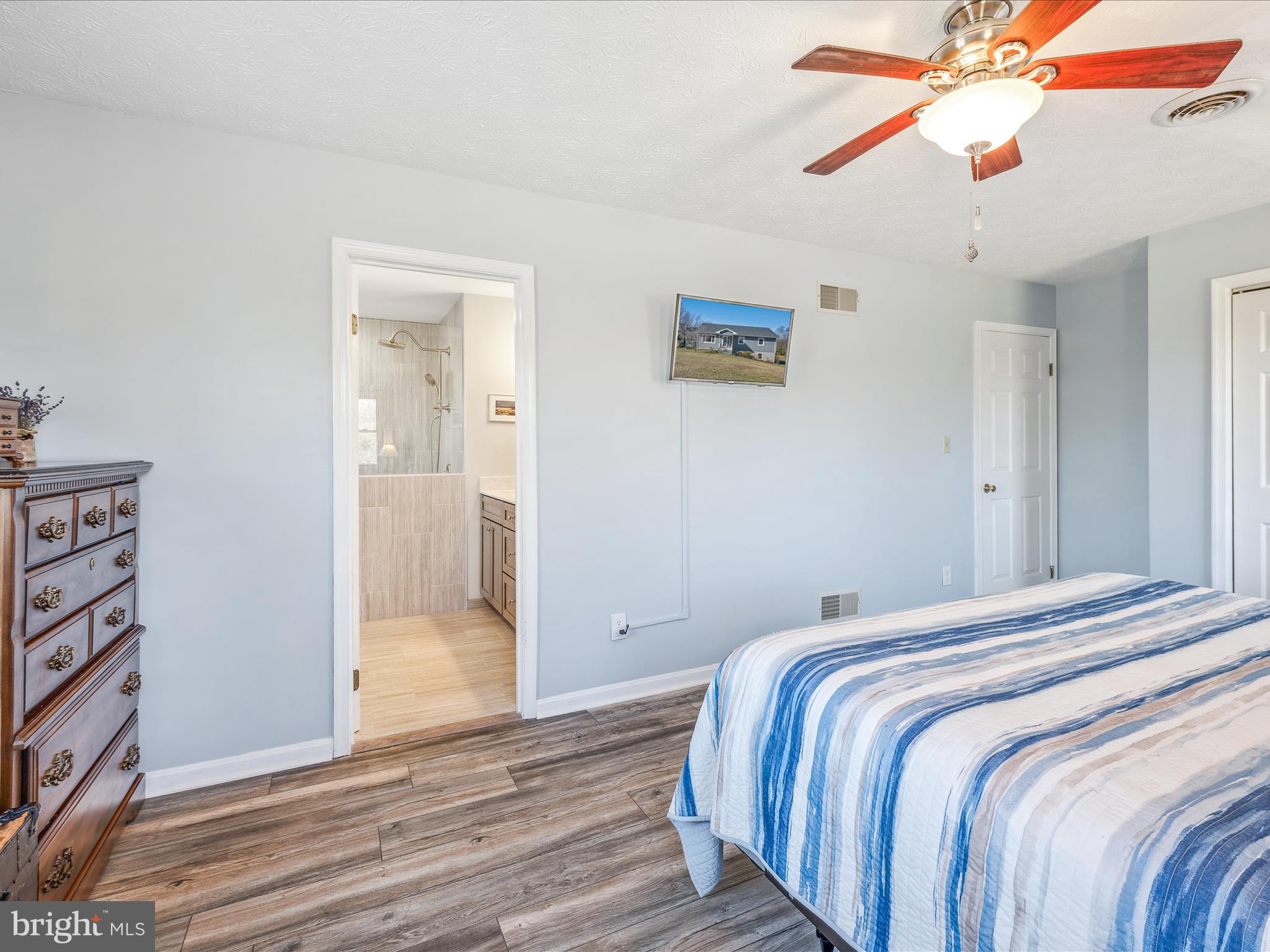 HOLLIS MANOR - Residential