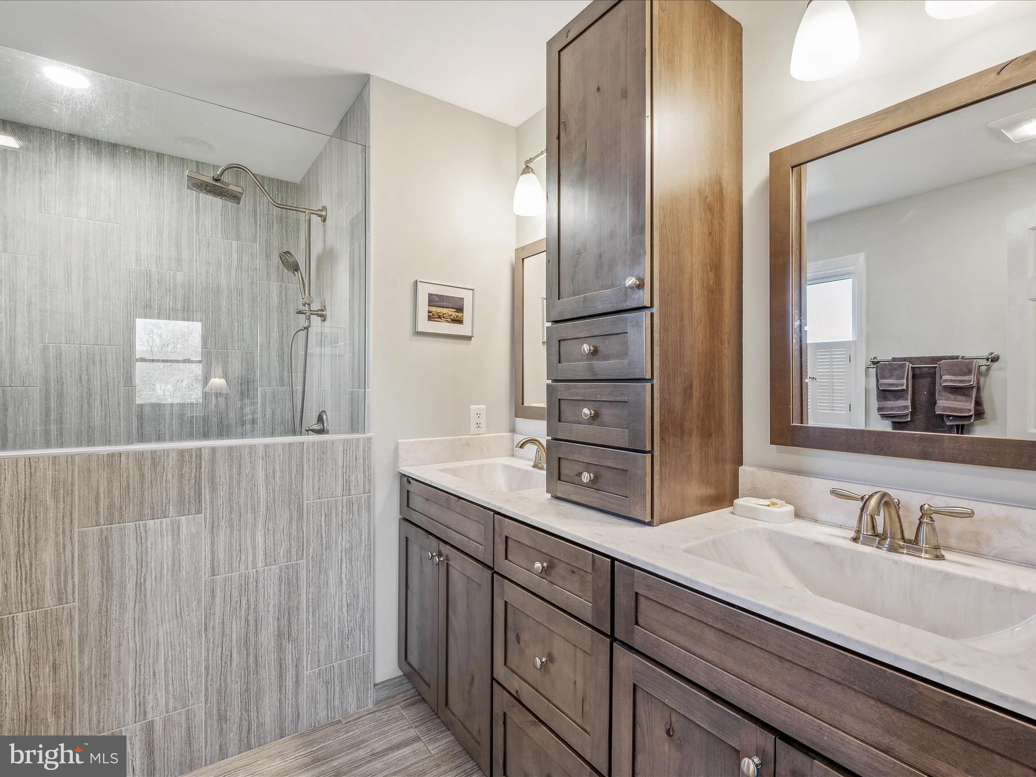 HOLLIS MANOR - Residential