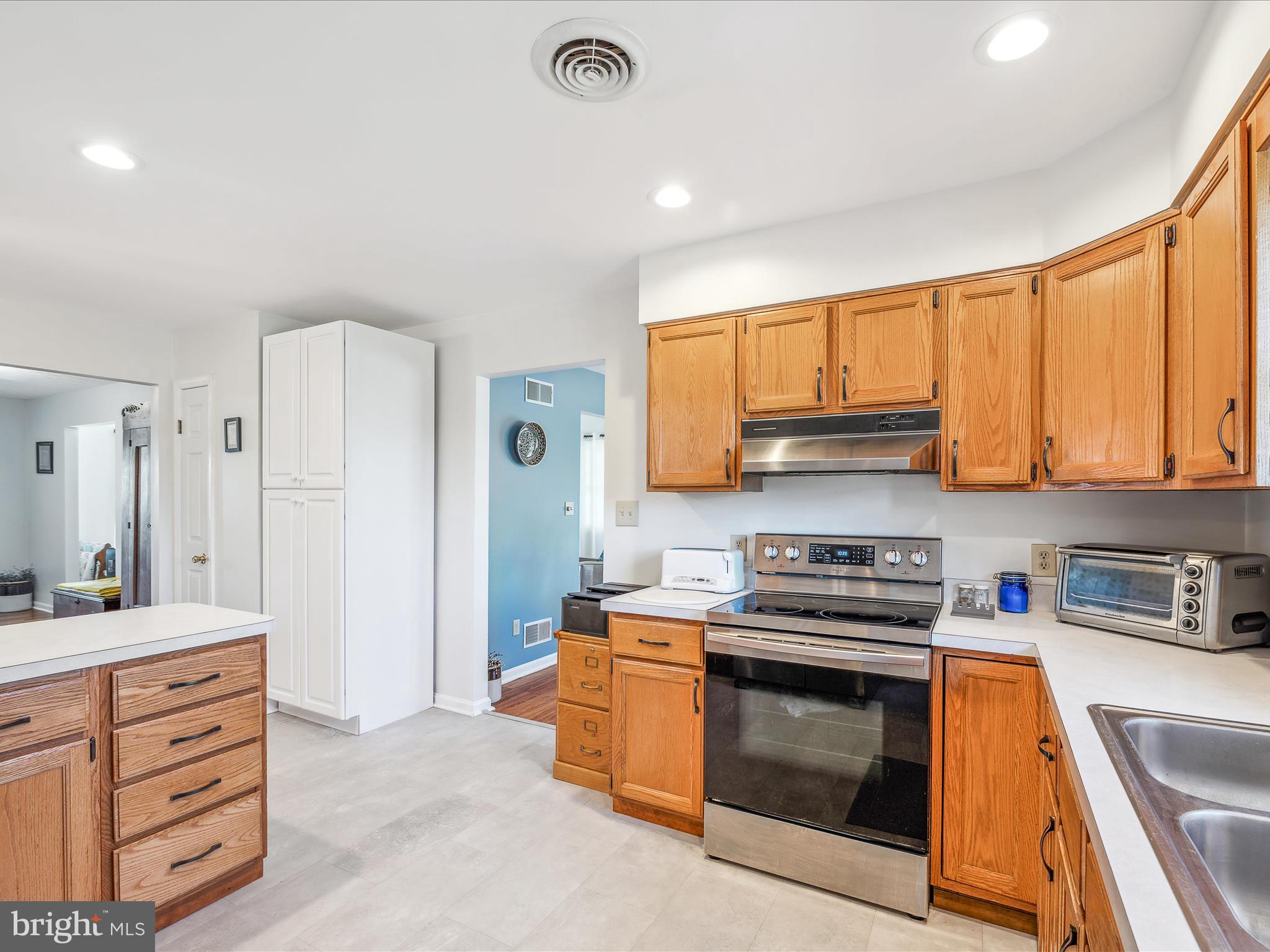 HOLLIS MANOR - Residential