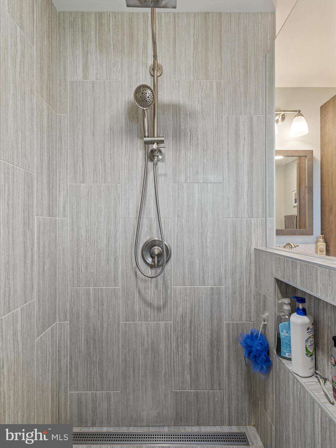 HOLLIS MANOR - Residential