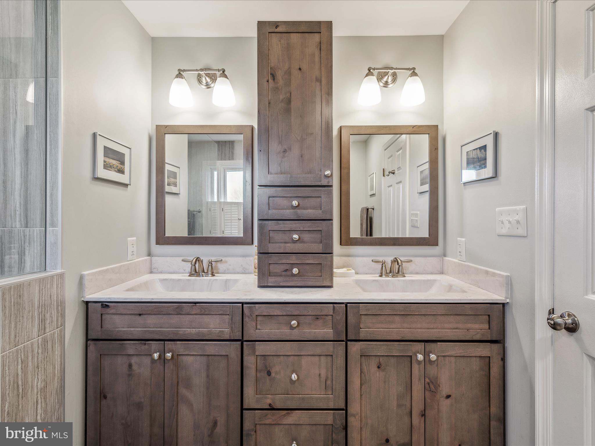 HOLLIS MANOR - Residential