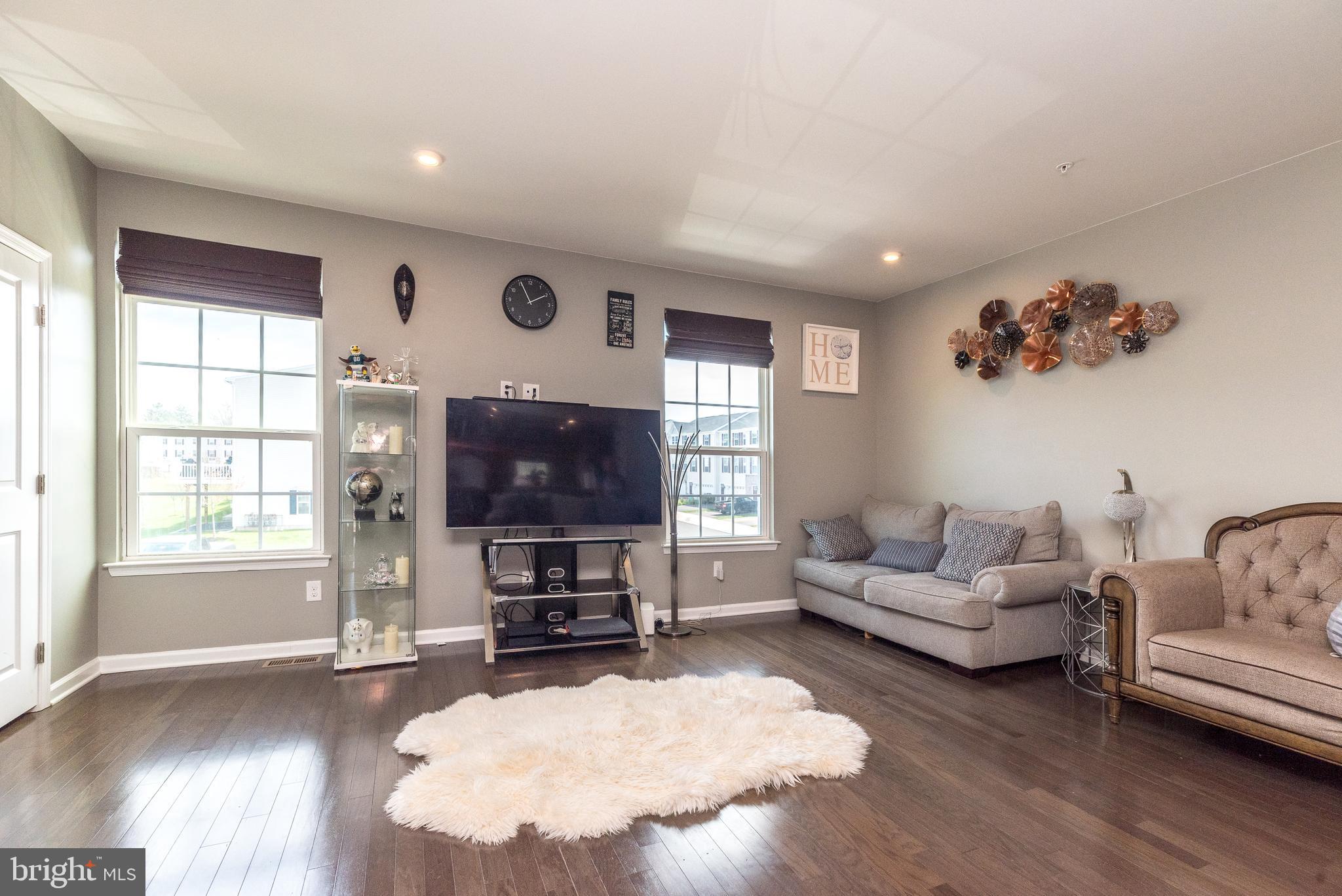 215 LAUREL LANE