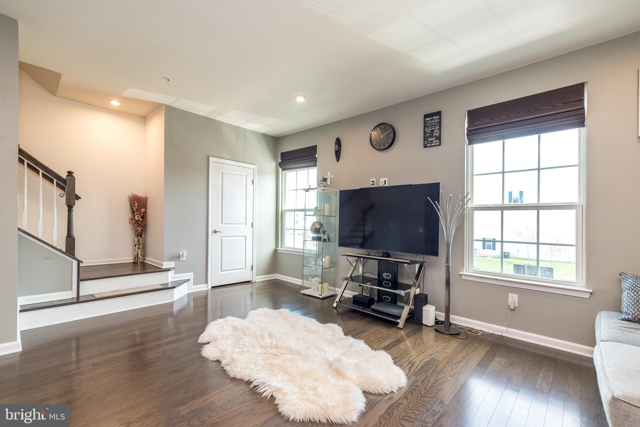 215 LAUREL LANE