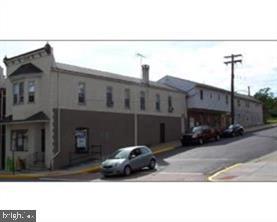 Nice - Smaller Recently Updated 1 Bedroom apartment in the heart of Royersford Borough .
Ample parking in adjoining public lot.