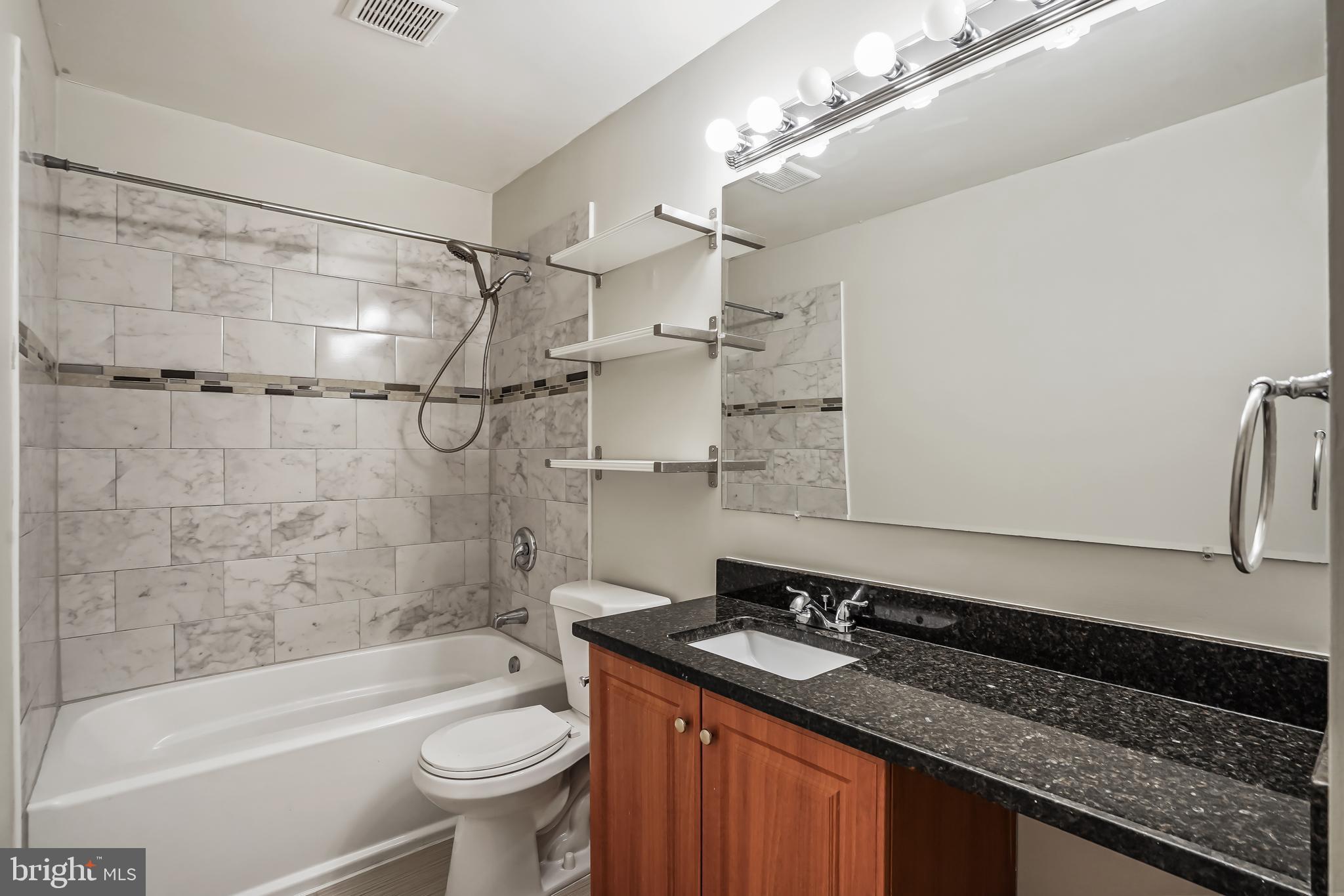 VILLAGE GATE - Residential