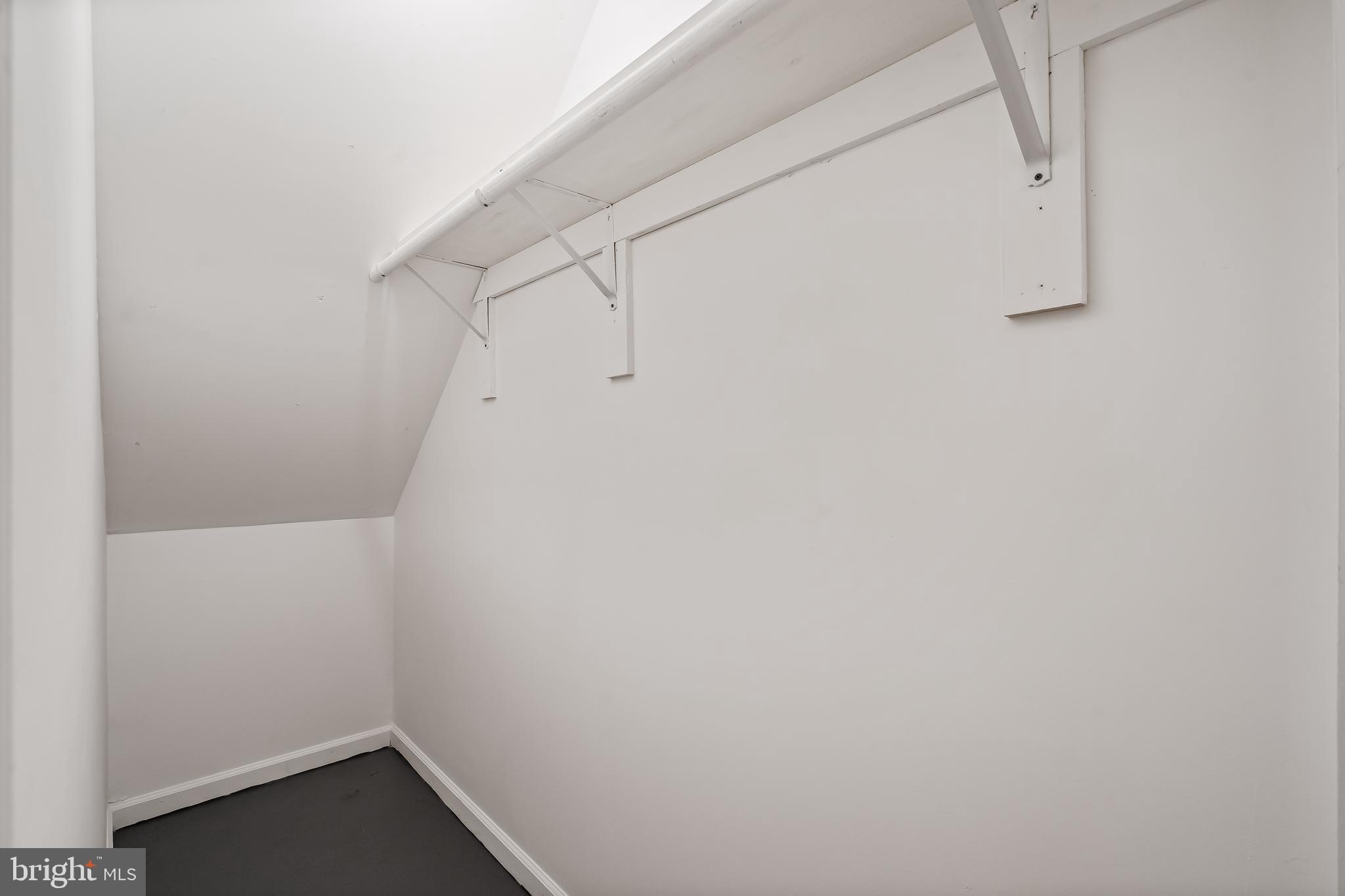 VILLAGE GATE - Residential