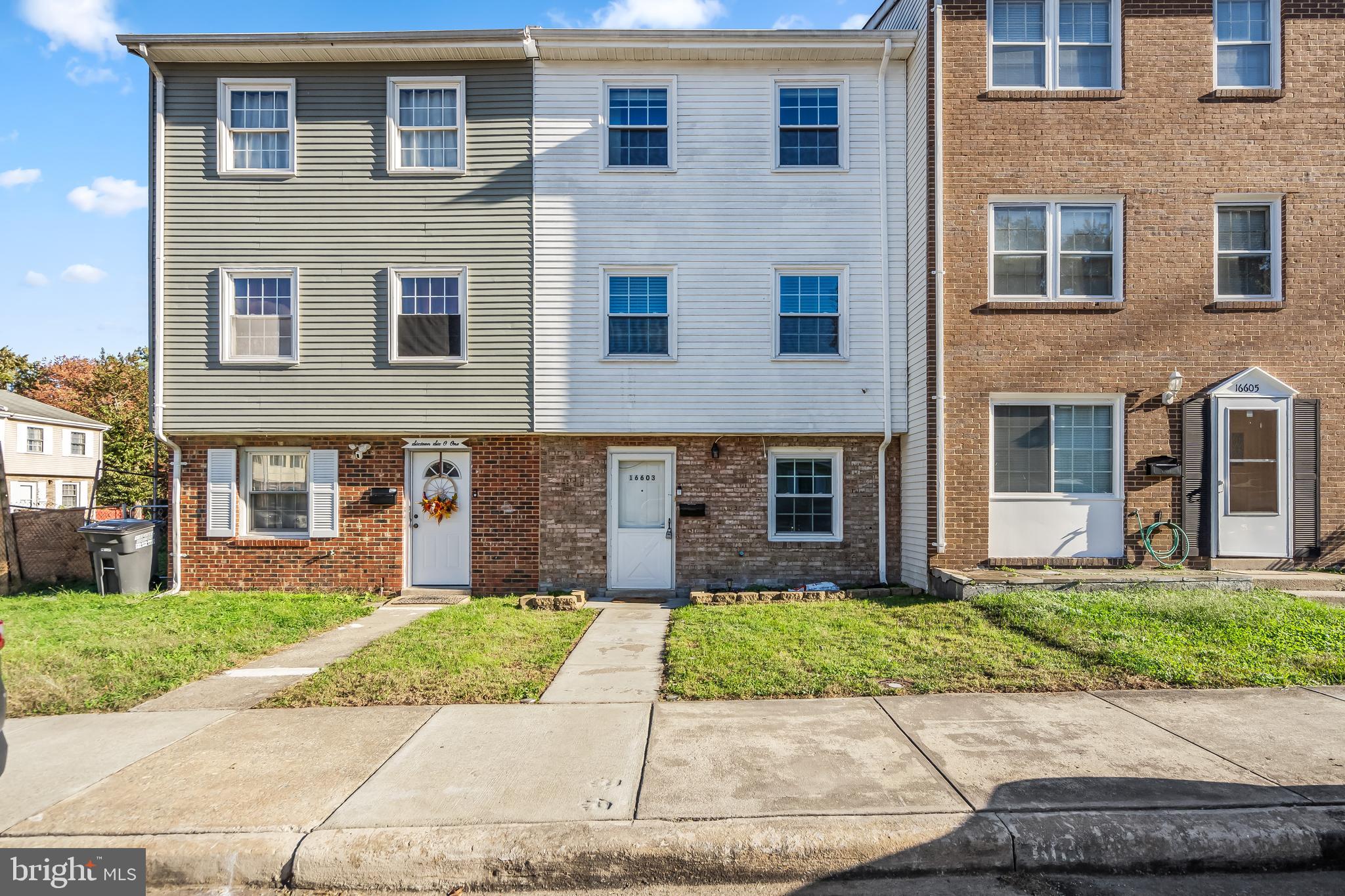 VILLAGE GATE - Residential
