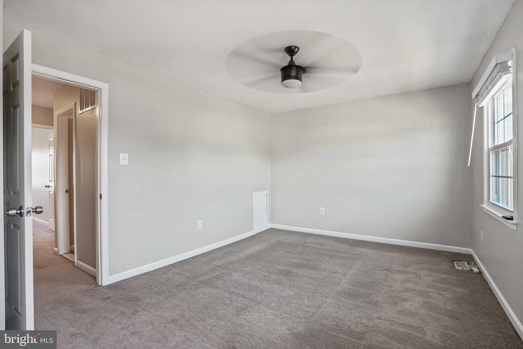 VILLAGE GATE - Residential