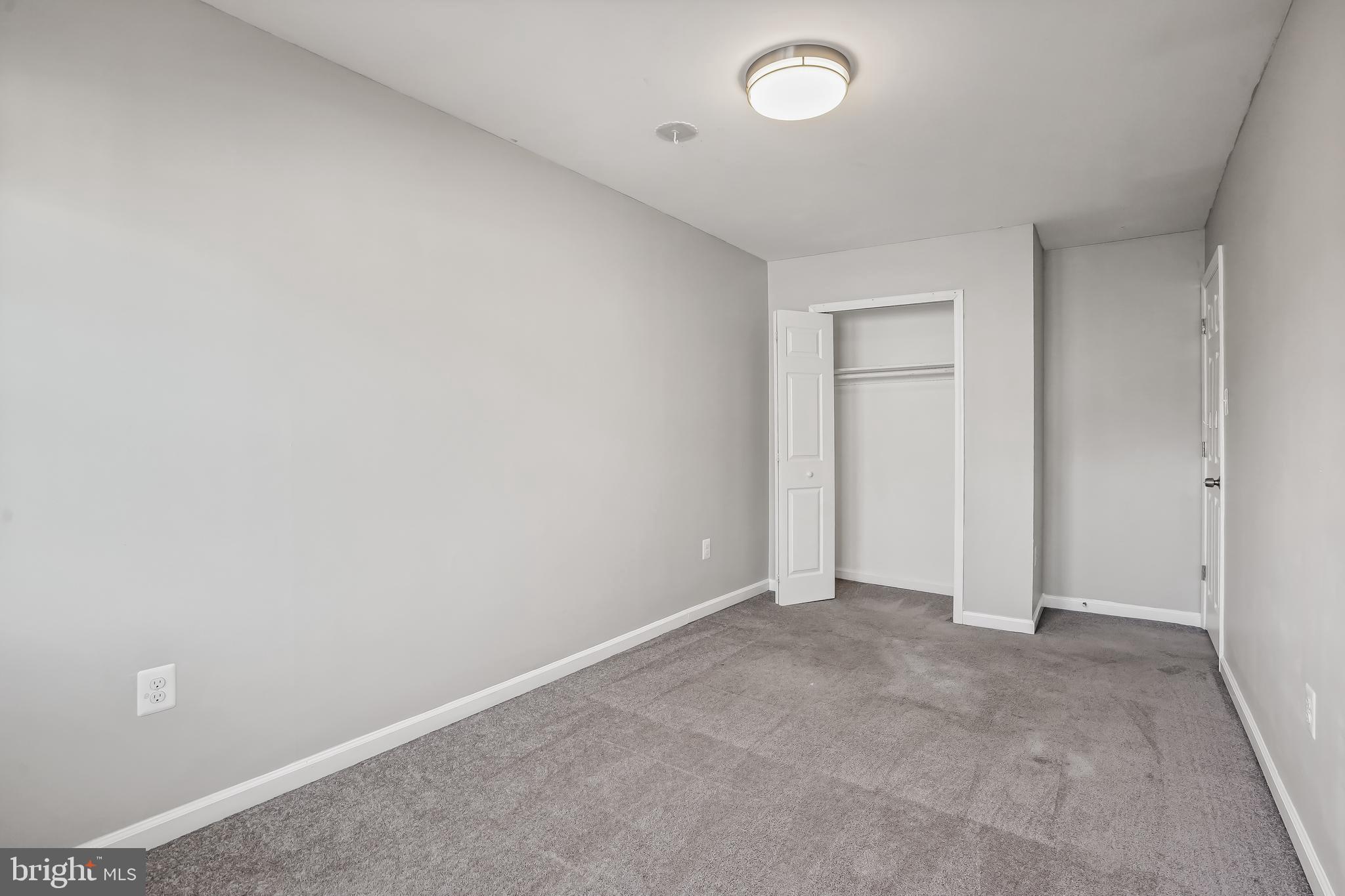 VILLAGE GATE - Residential