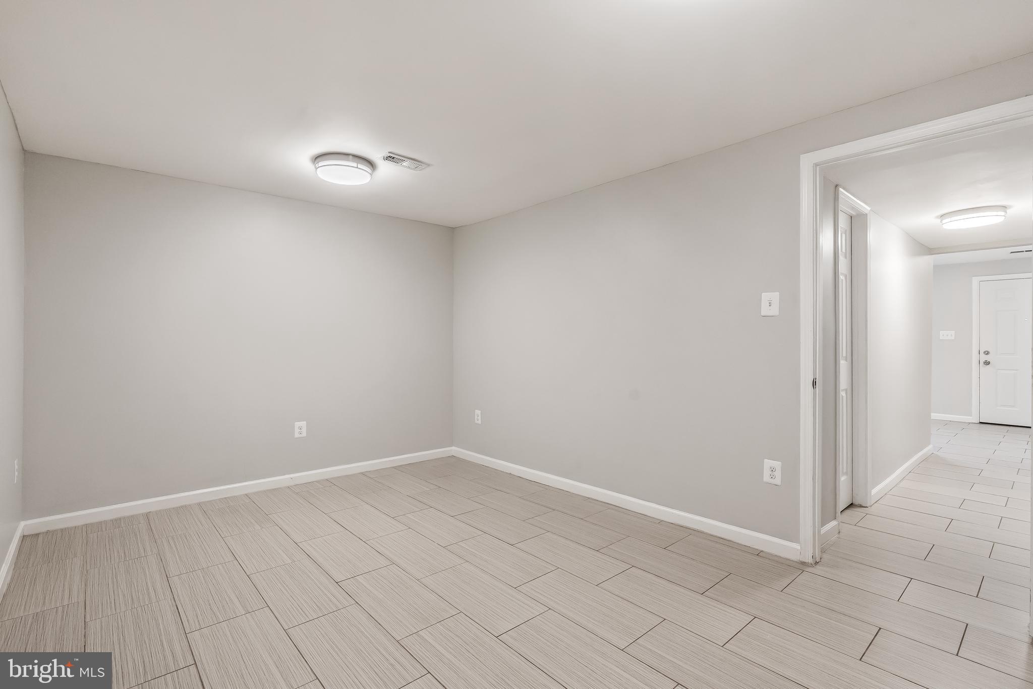 VILLAGE GATE - Residential