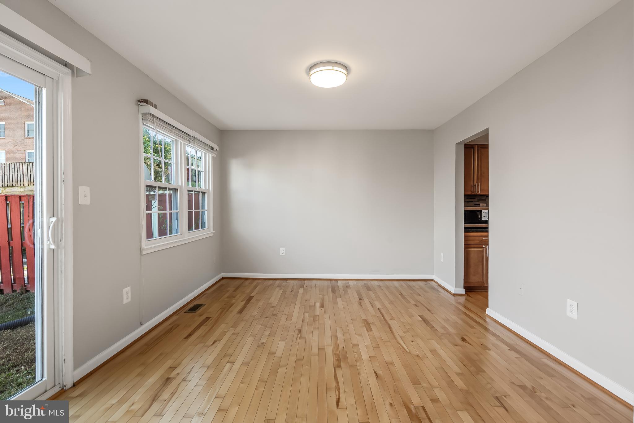 VILLAGE GATE - Residential