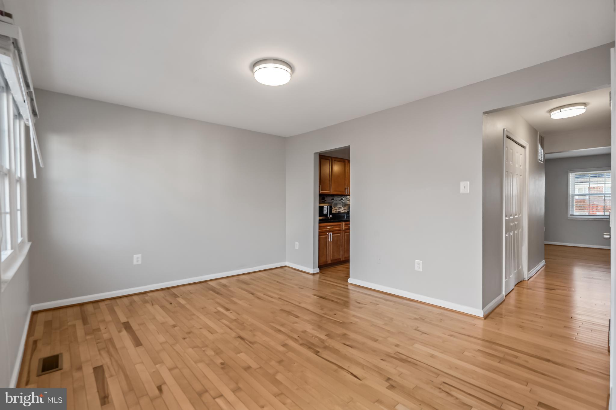 VILLAGE GATE - Residential