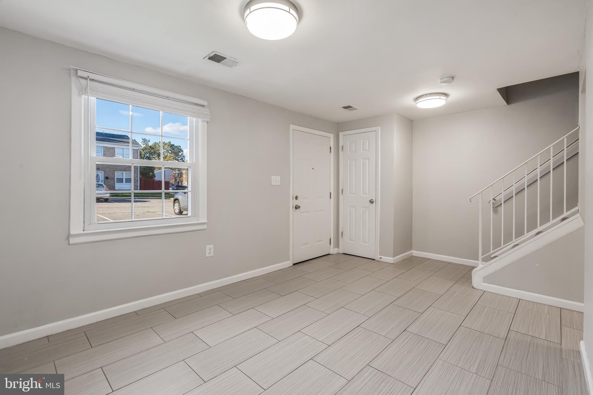 VILLAGE GATE - Residential