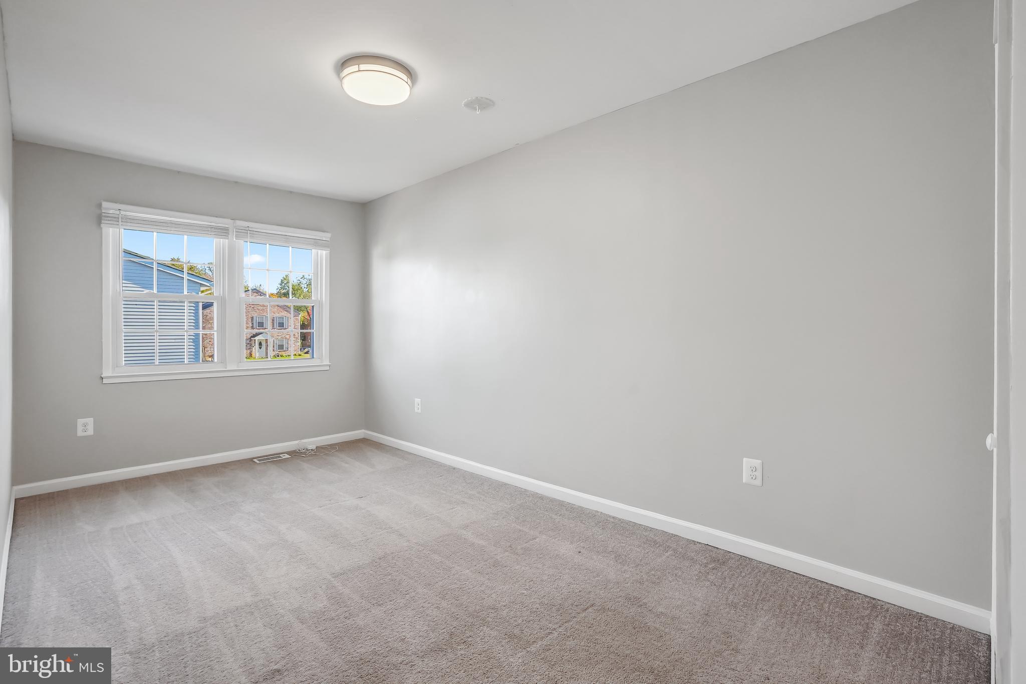 VILLAGE GATE - Residential