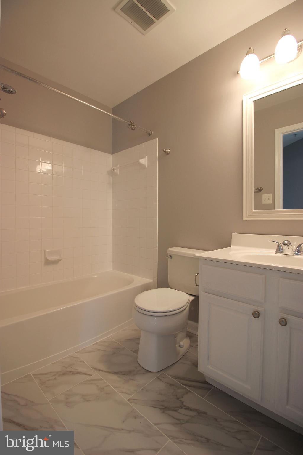 LAKELANDS - Residential Lease