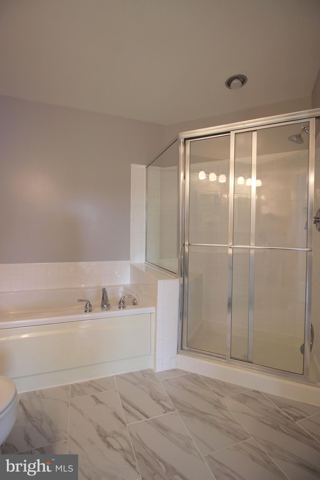 LAKELANDS - Residential Lease