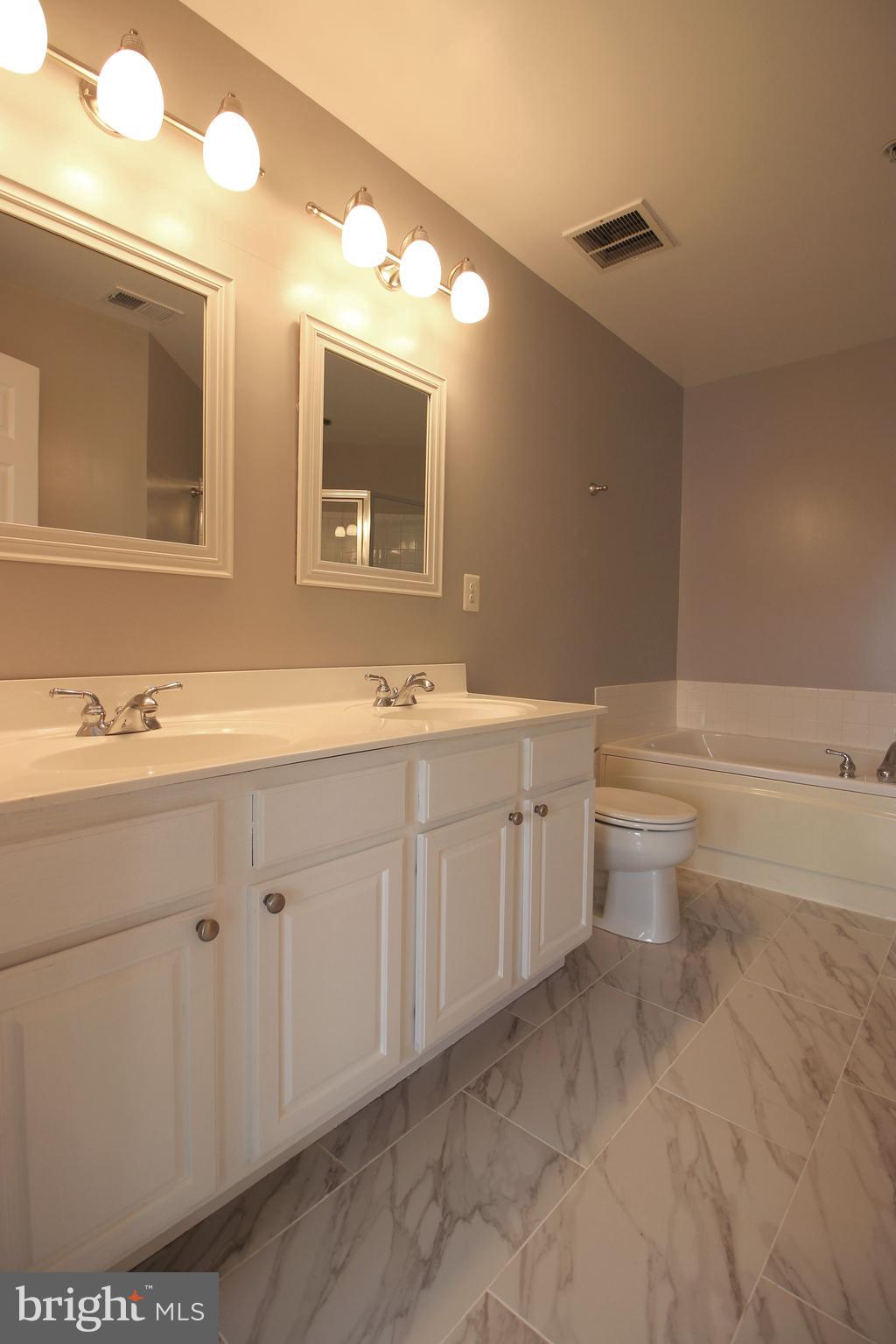 LAKELANDS - Residential Lease