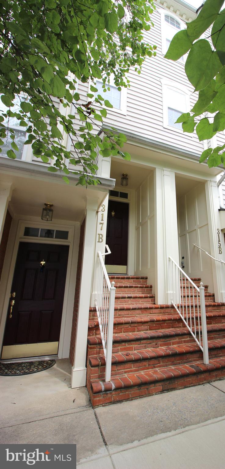 LAKELANDS - Residential Lease