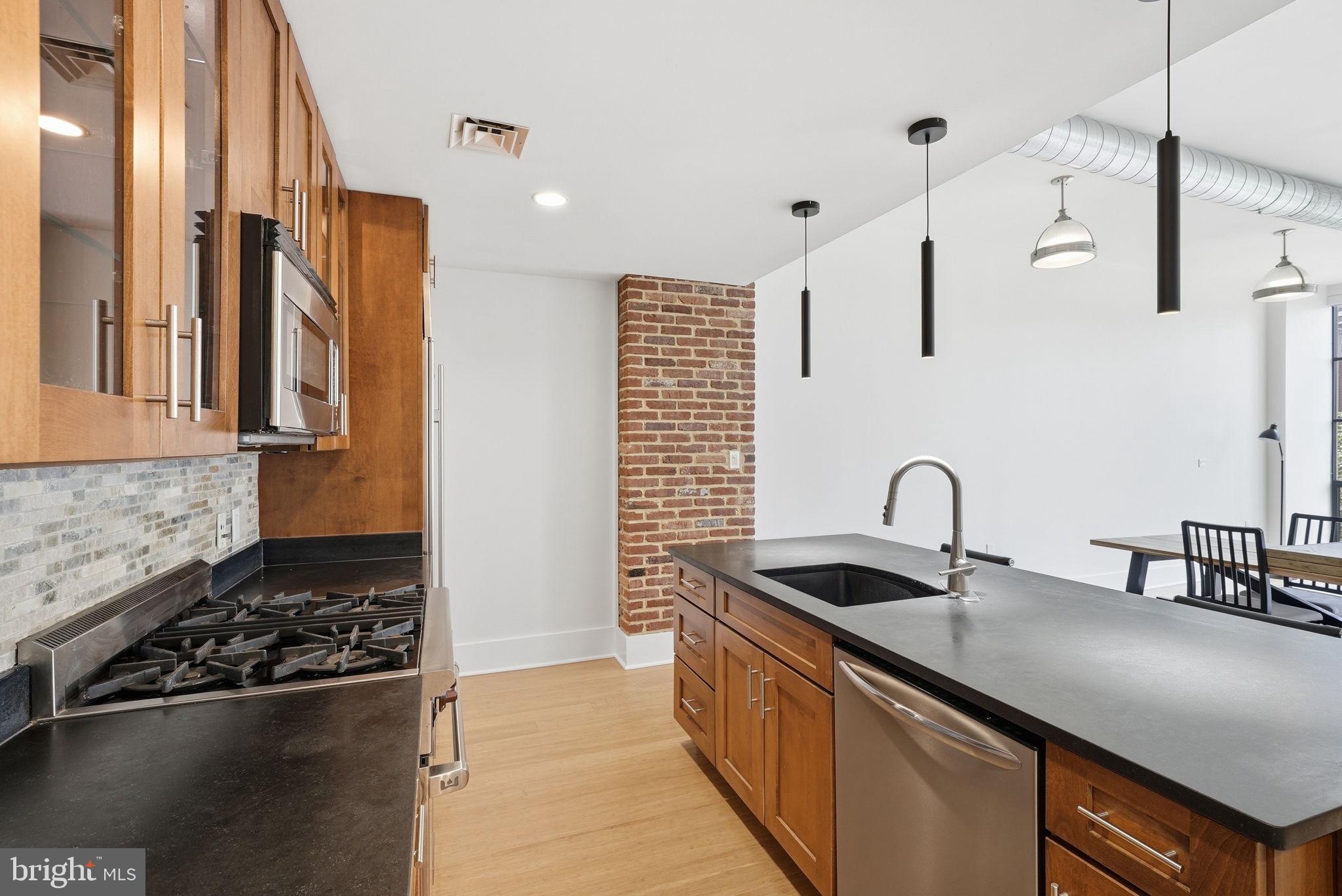 1615 N QUEEN STREET M304