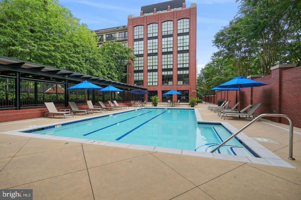 Photo of 1615 N Queen Street #M304, ARLINGTON, VA 22209 (MLS # VAAR2073328)