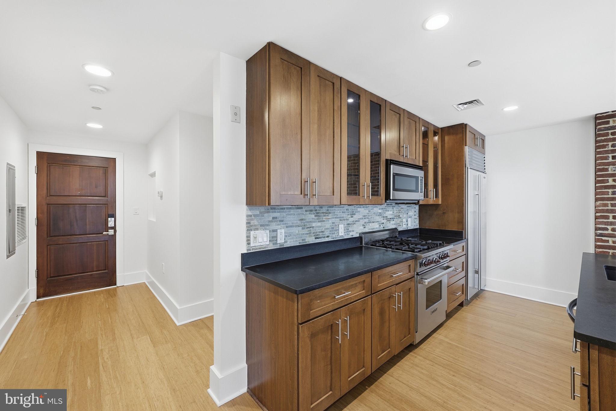 1615 N QUEEN STREET M304