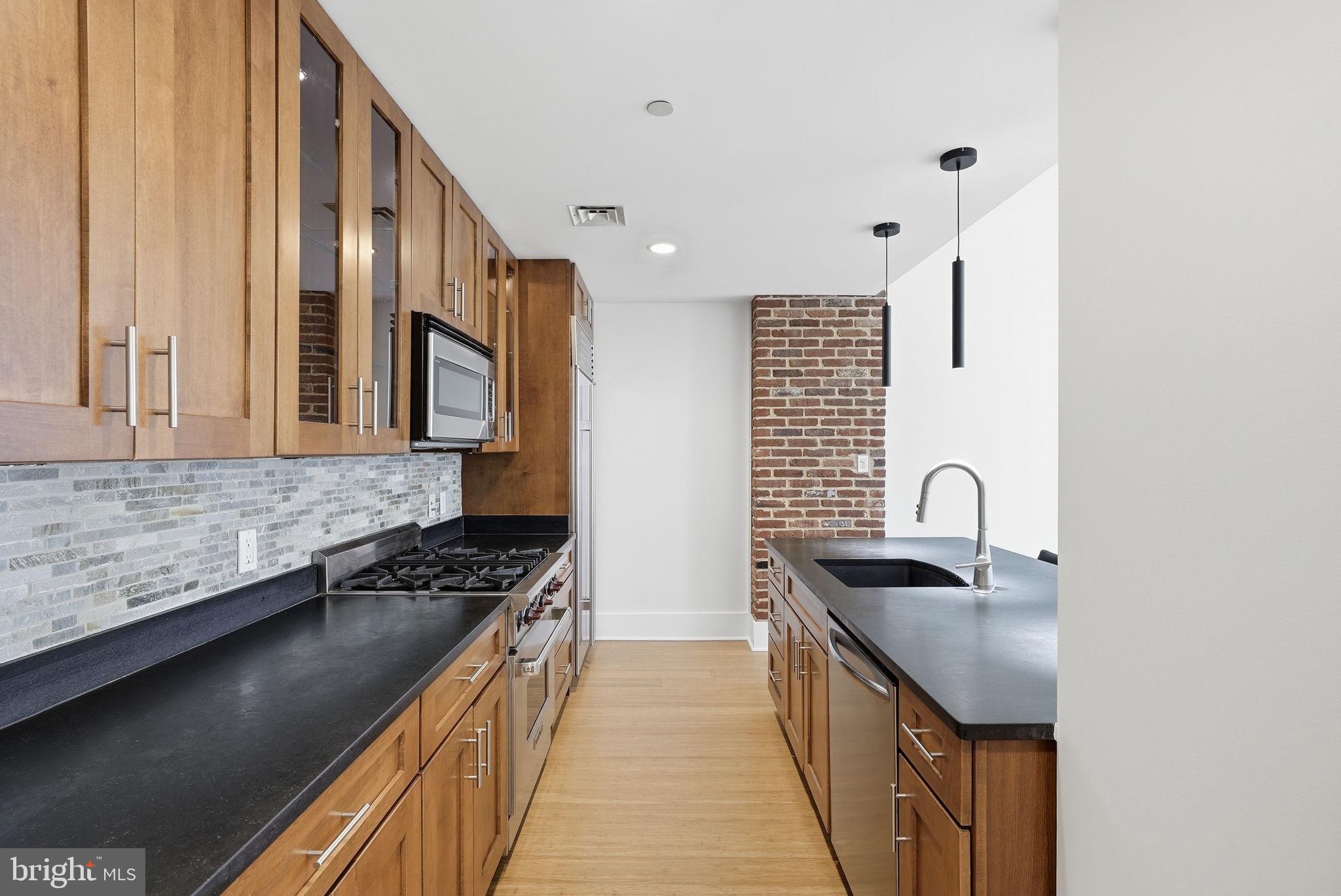 1615 N QUEEN STREET M304