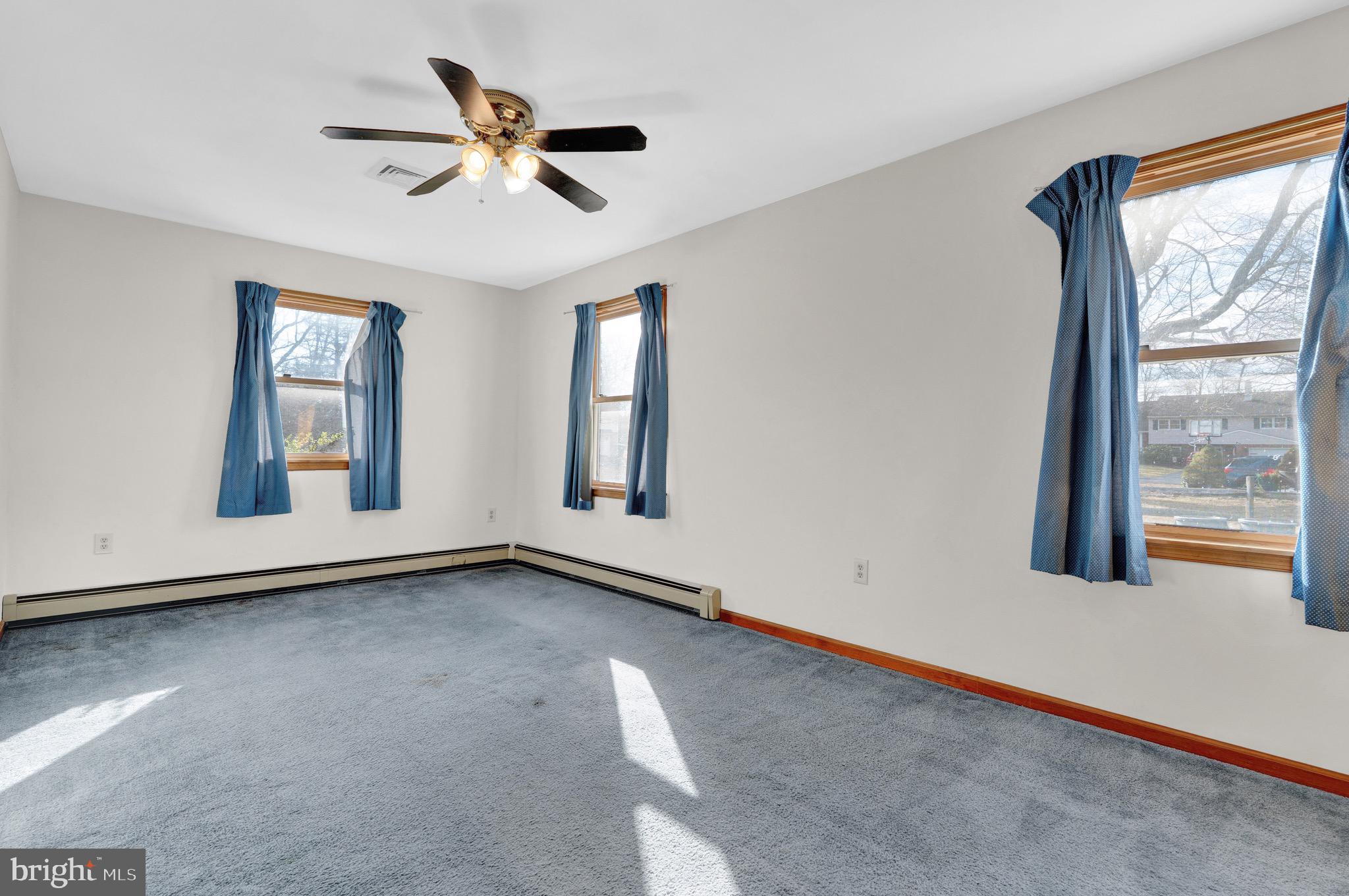 WARWICK MANOR - Residential