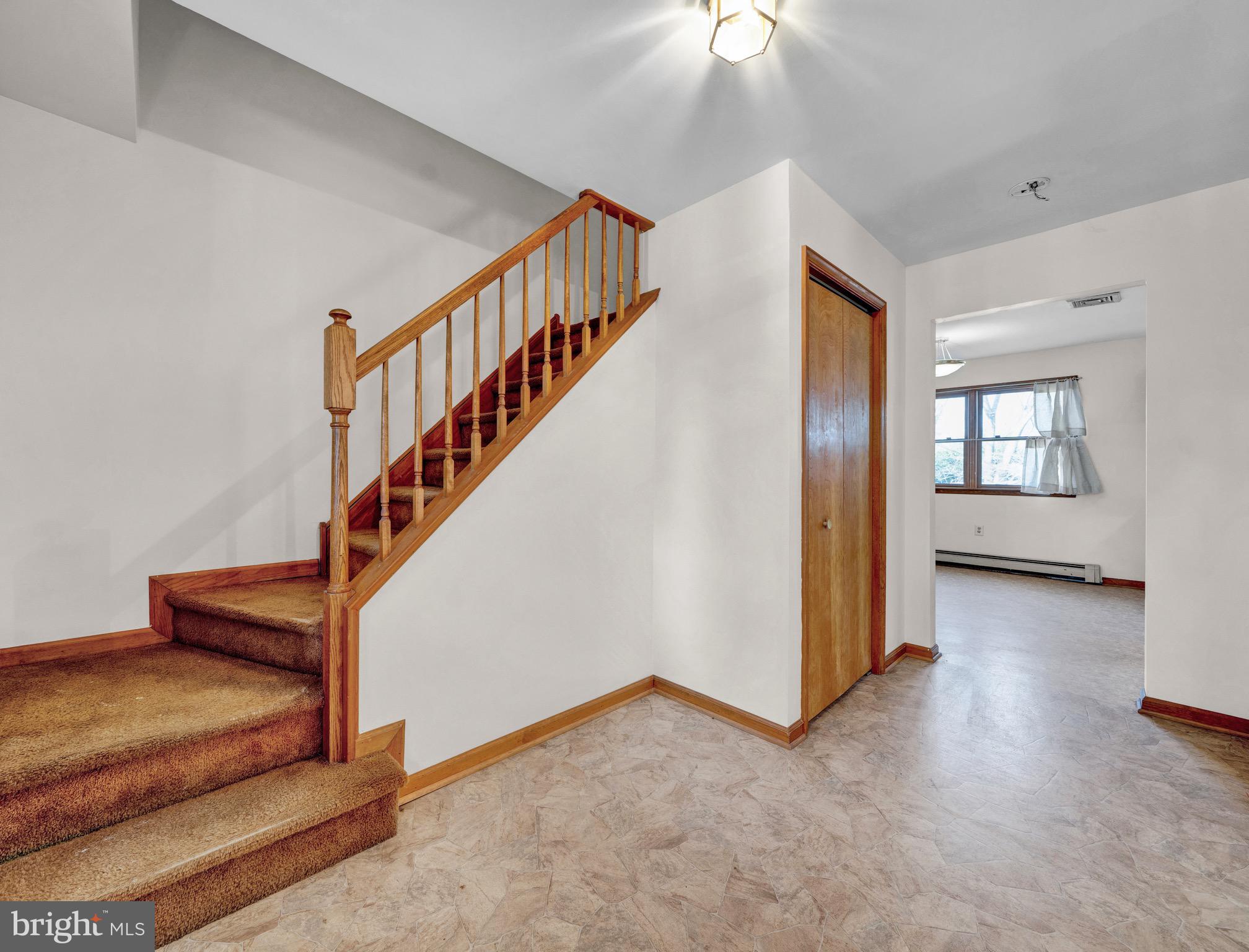 WARWICK MANOR - Residential