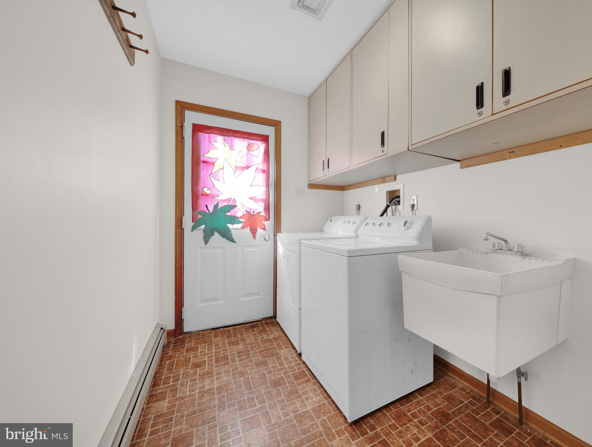 WARWICK MANOR - Residential