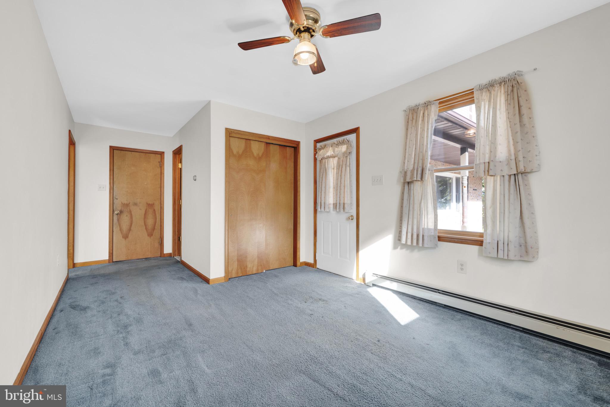 WARWICK MANOR - Residential