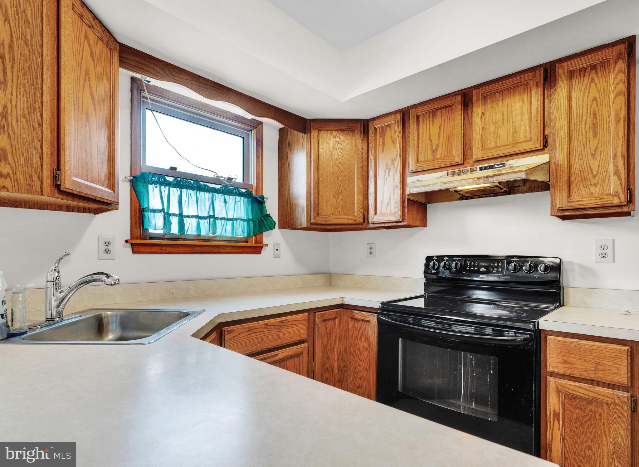 WARWICK MANOR - Residential