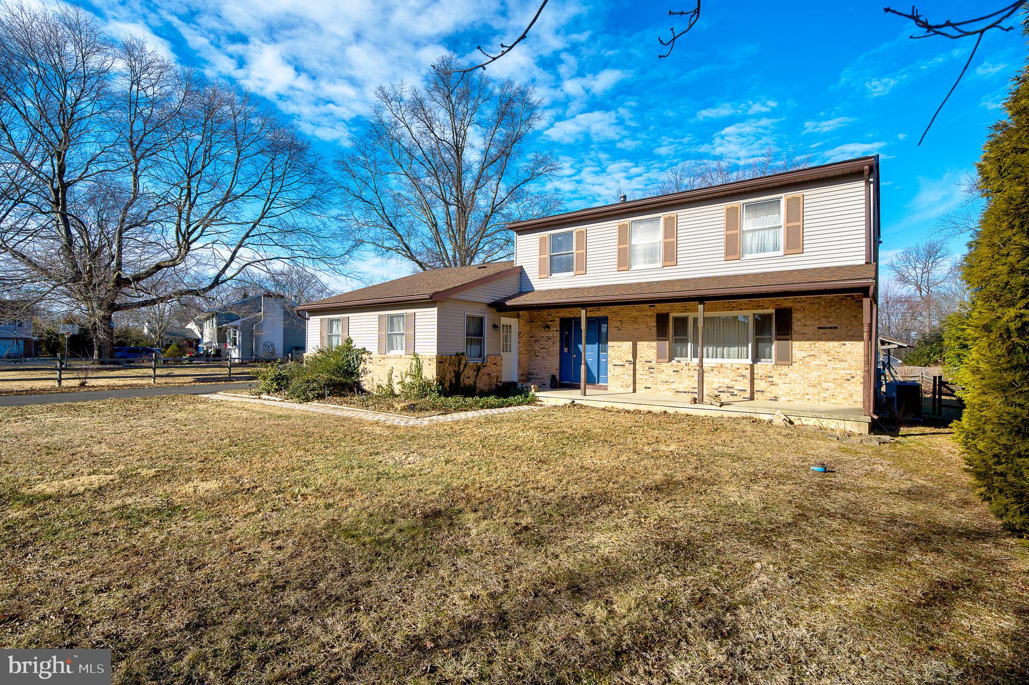 WARWICK MANOR - Residential