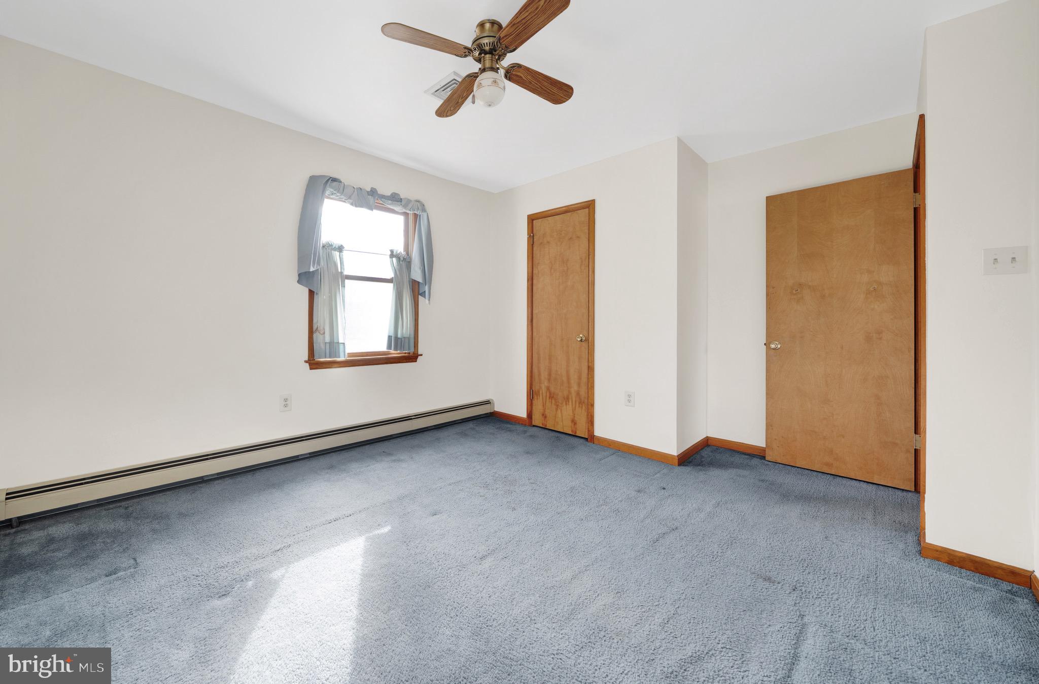 WARWICK MANOR - Residential