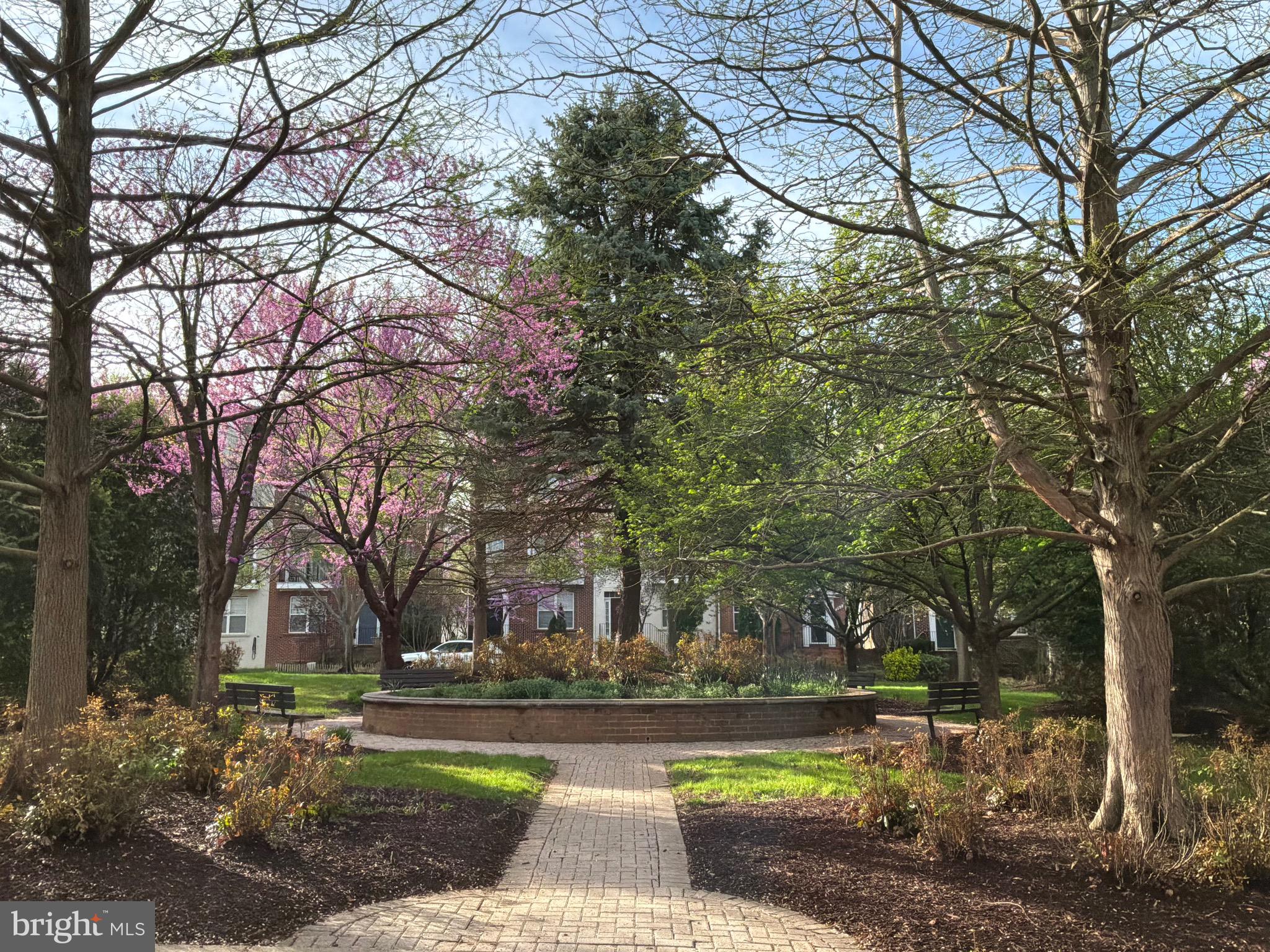 300 GARDEN VIEW SQUARE