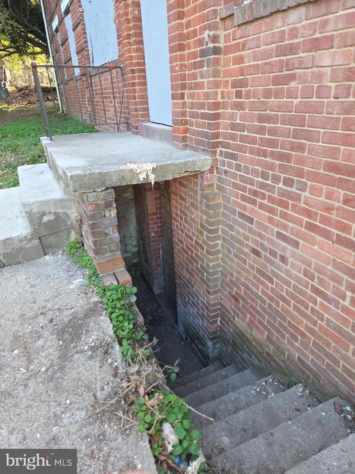 4639 HILLSIDE ROAD SE