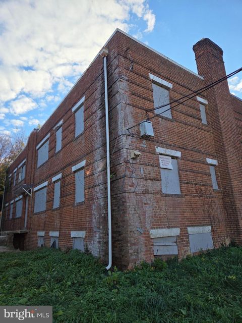 4639 HILLSIDE ROAD SE WASHINGTON DC 20019