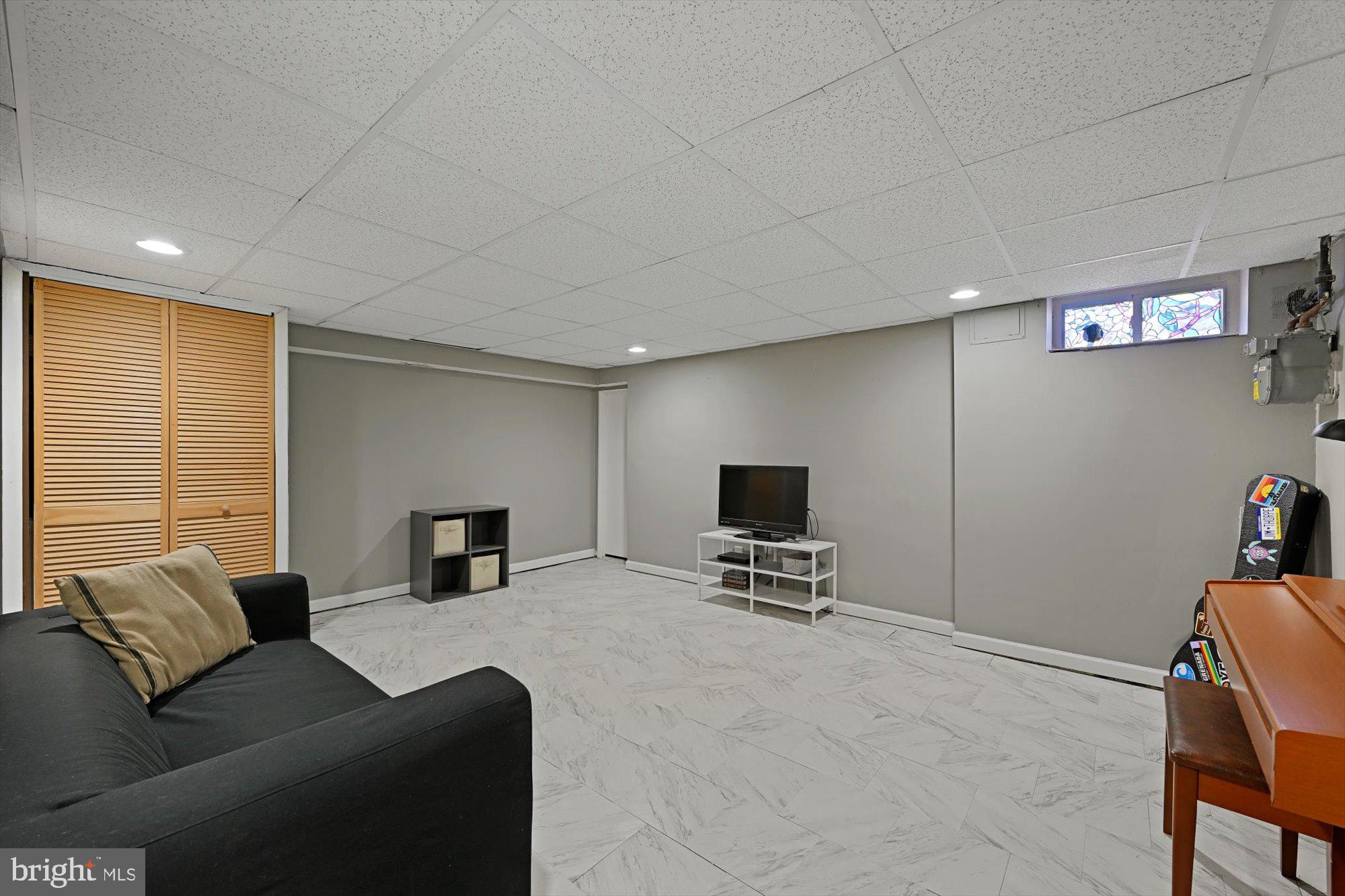 FOX RIDGE MANOR - Residential