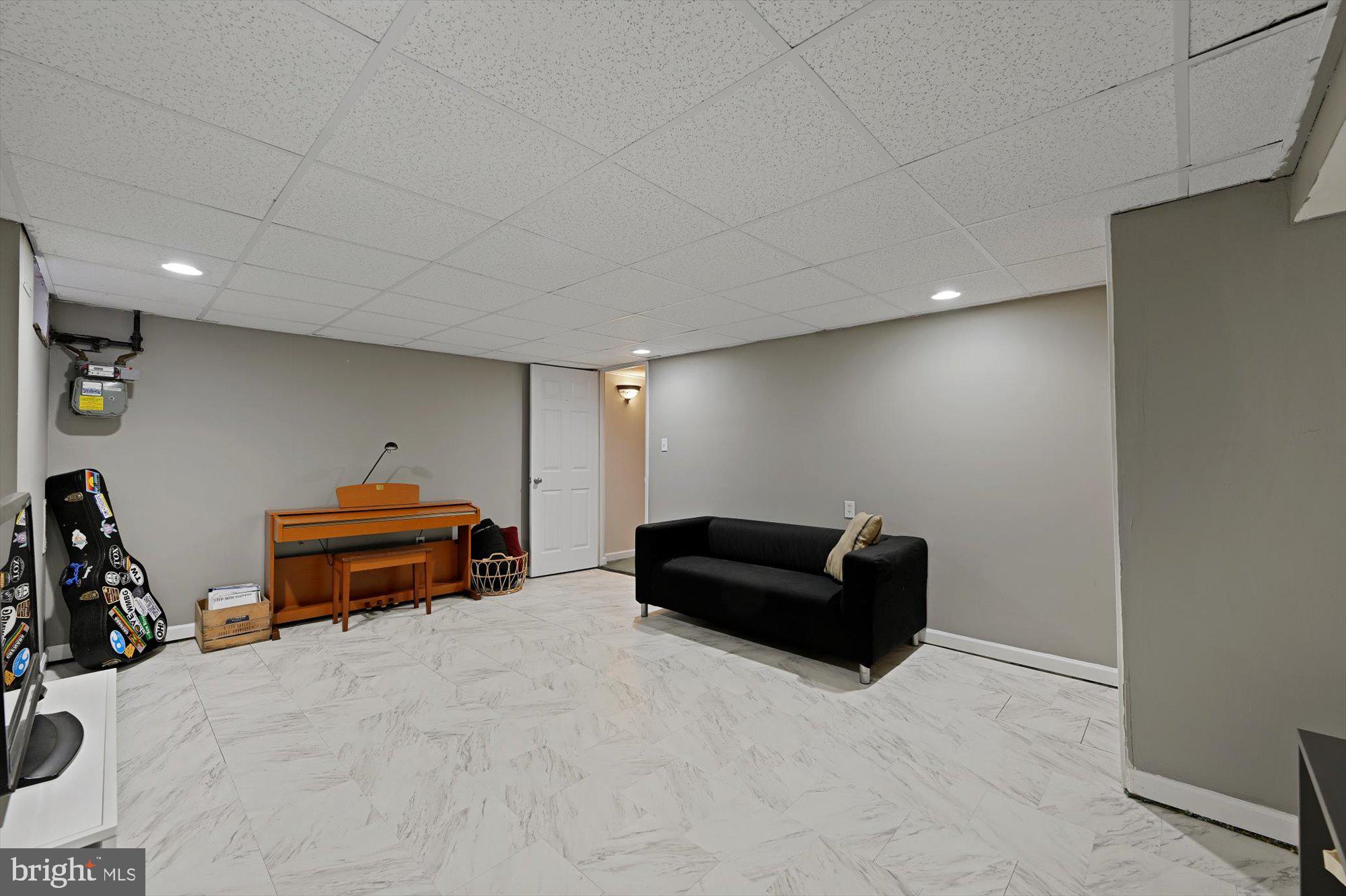 FOX RIDGE MANOR - Residential