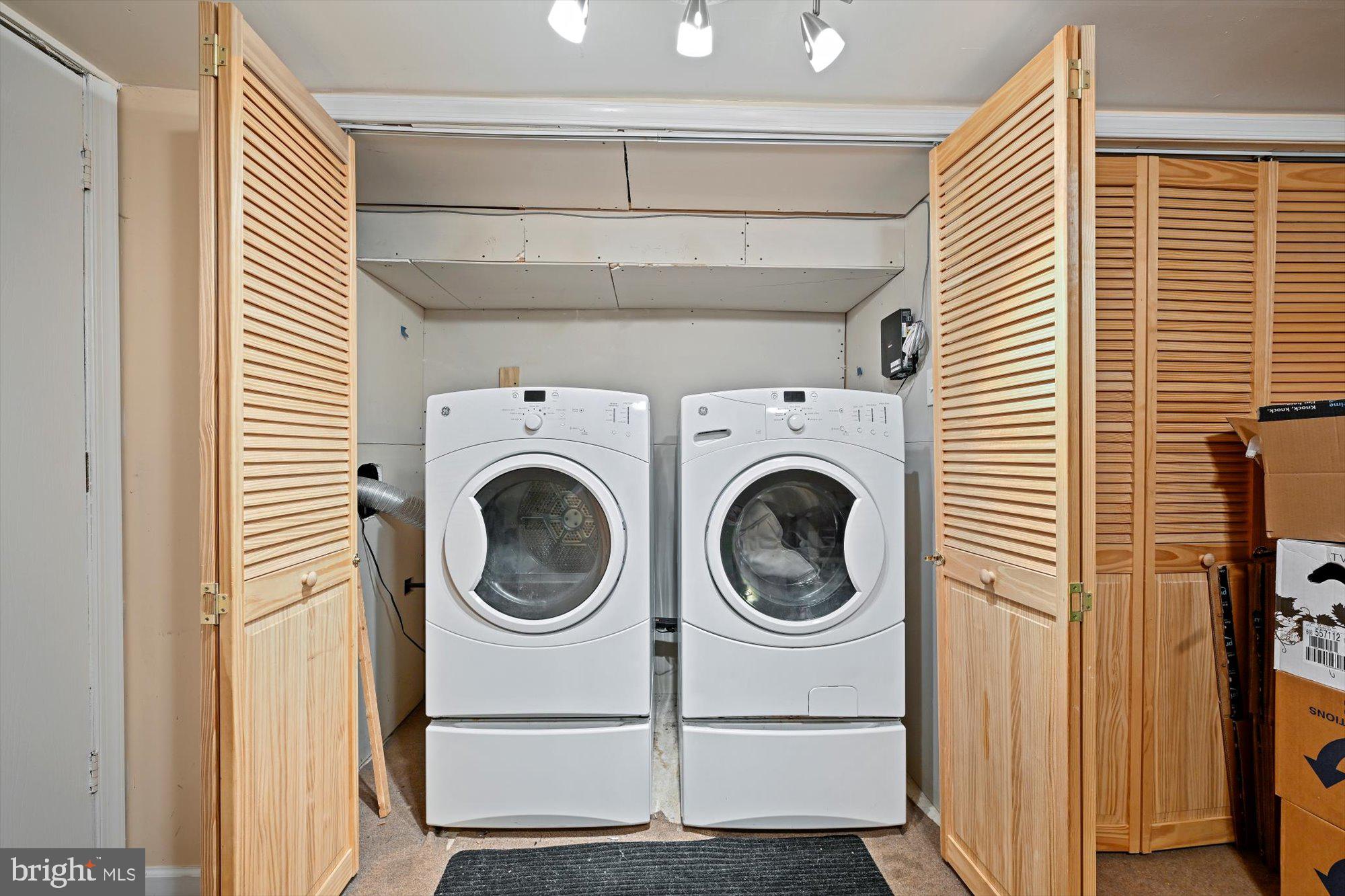 FOX RIDGE MANOR - Residential