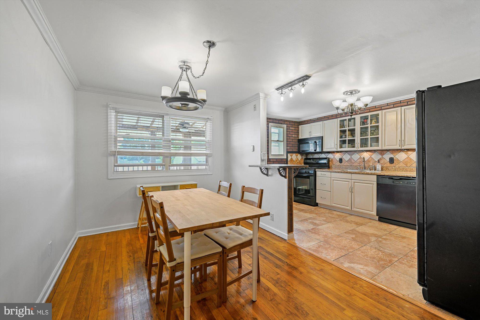 FOX RIDGE MANOR - Residential