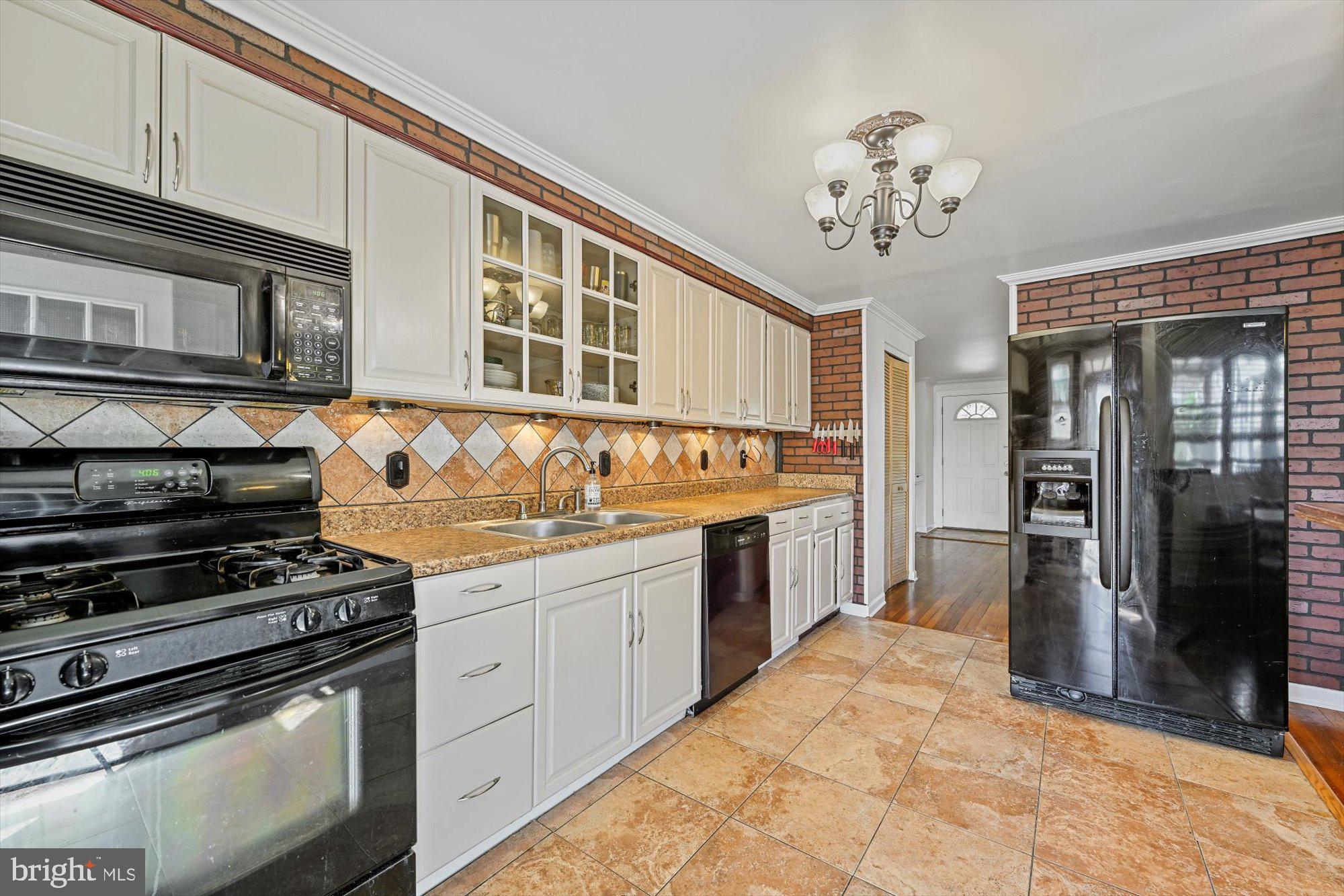 FOX RIDGE MANOR - Residential