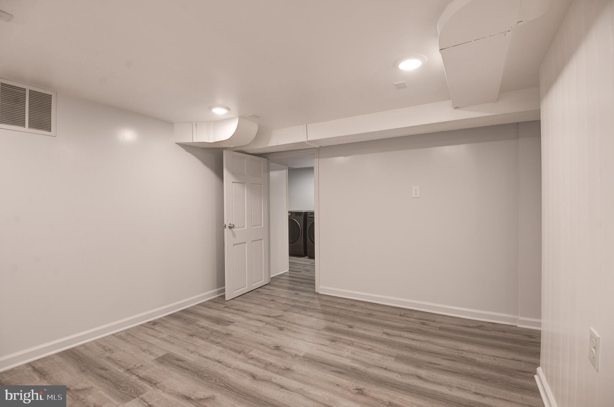 FALLS CHURCH CITY - Residential Lease