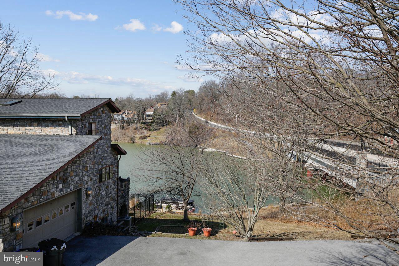 NIGHTINGALE - Residential Lease