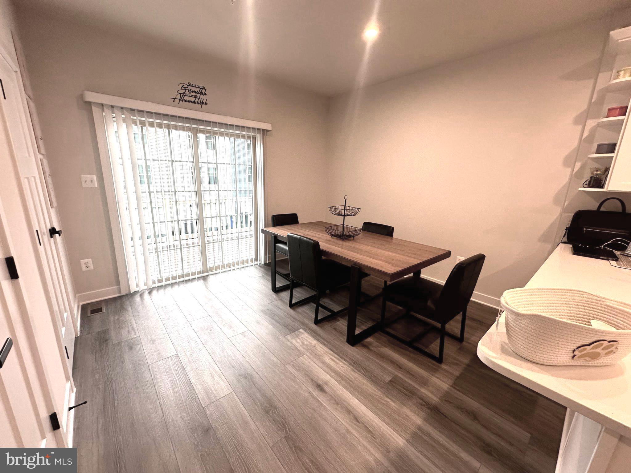 MONTGOMERY VILLAGE - Residential Lease