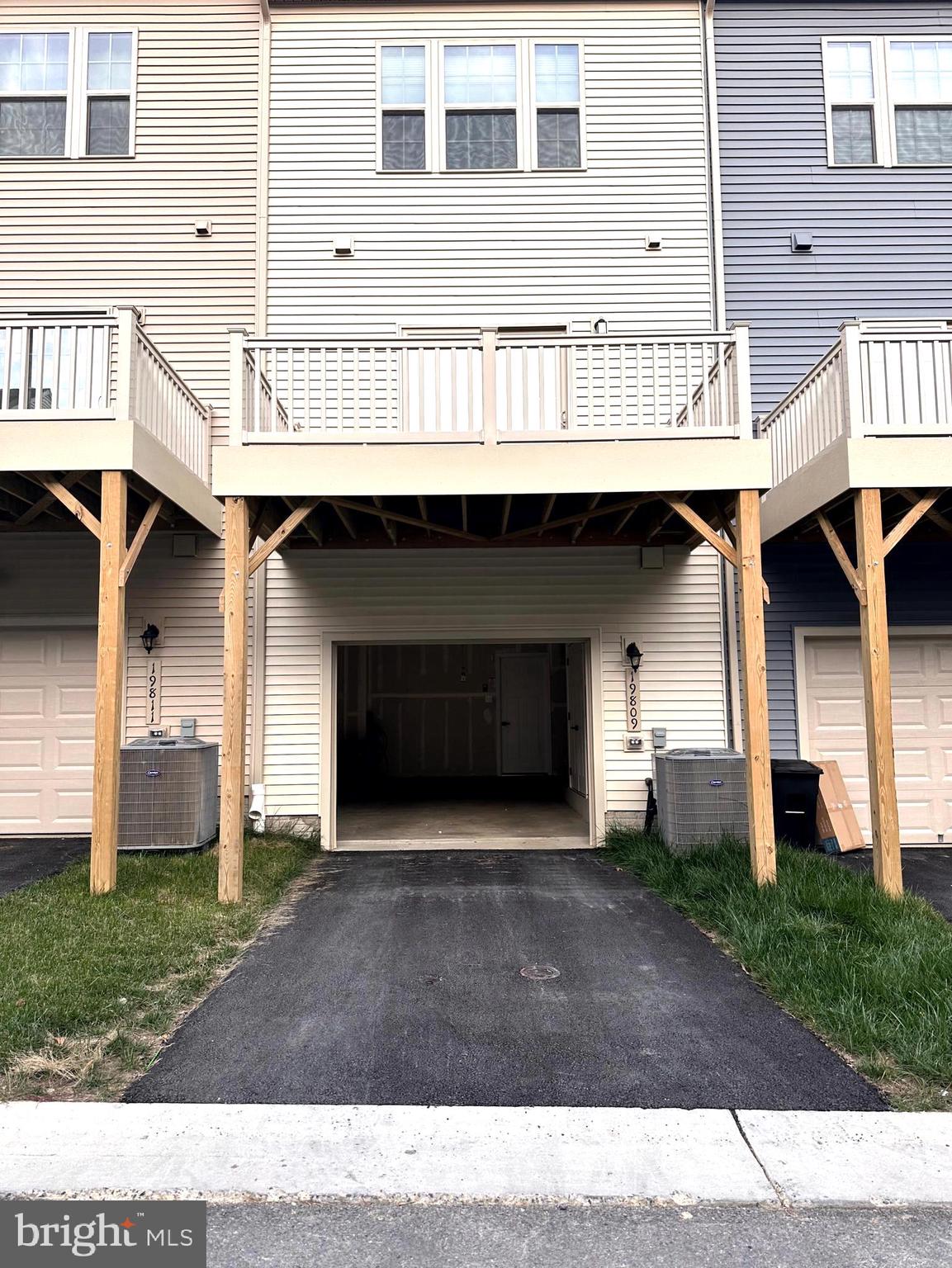 MONTGOMERY VILLAGE - Residential Lease