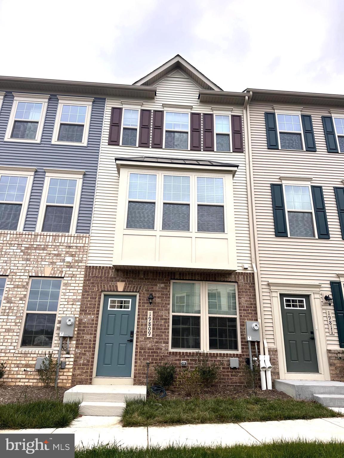 MONTGOMERY VILLAGE - Residential Lease