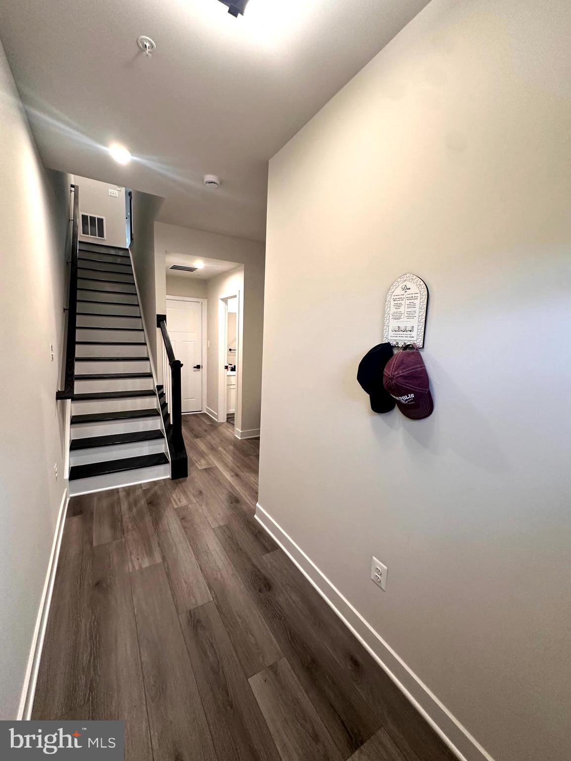 MONTGOMERY VILLAGE - Residential Lease