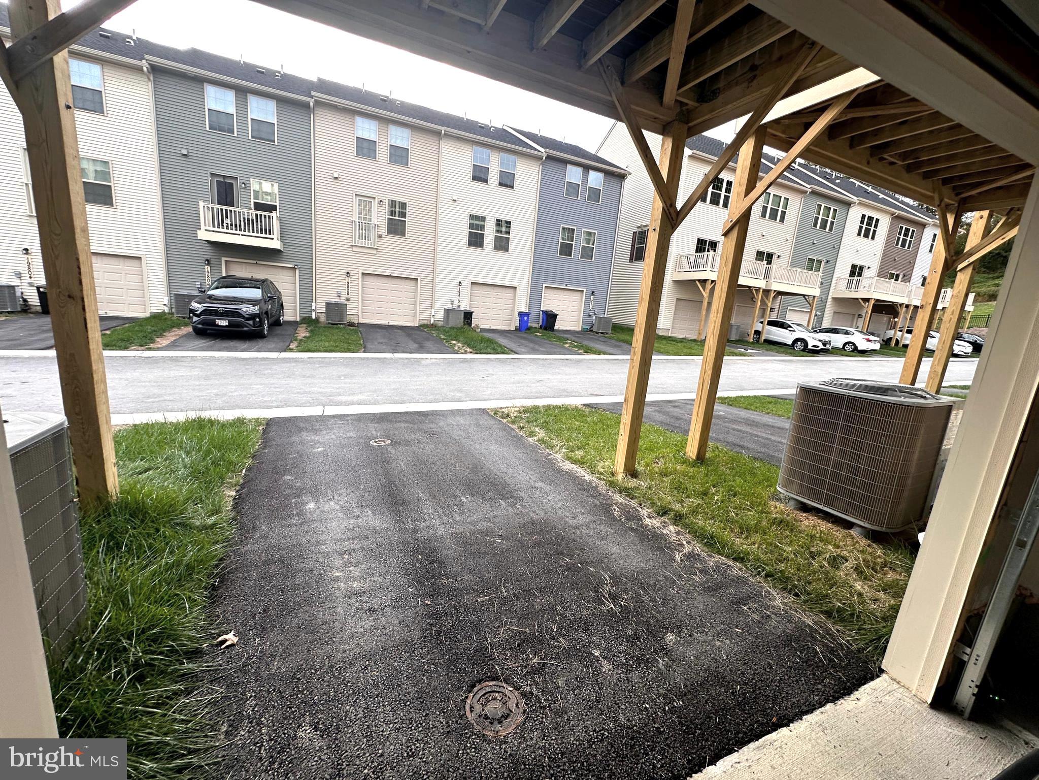 MONTGOMERY VILLAGE - Residential Lease